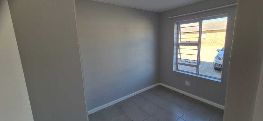 2 Bedroom Property for Sale in Overbaakens Eastern Cape